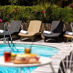 Condor-new 2022-con Piscina Hotel